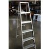Image 2 : 6 FOOT ALUMINUM STEP LADDER