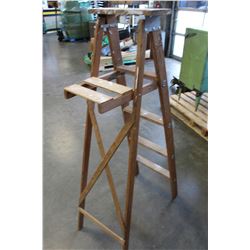 EXCELSOR 5 FOOT WOOD STEPLADDER