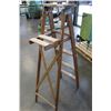Image 1 : EXCELSOR 5 FOOT WOOD STEPLADDER