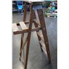 Image 2 : EXCELSOR 5 FOOT WOOD STEPLADDER