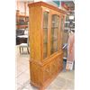 Image 2 : 2 PIECE OAK CHINA CABINET