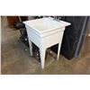 Image 2 : WASHBIN WITH TAPS