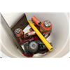 Image 2 : PAIL OF HYDRAULIC BOTTLE JACKS AND VINTAGE CAN OPENER AND CASTORS AND WHEELS