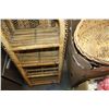 Image 3 : LARGE BOX OF WICKER AND WOOD DECORATIONS AND BOWLS AND SHELF