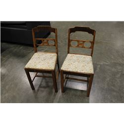 2 VINTAGE CHAIRS