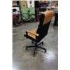 Image 2 : BLACK AND BEIGE OFFICE CHAIR