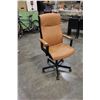 Image 3 : BLACK AND BEIGE OFFICE CHAIR