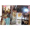 Image 3 : TRAY OF JEWELERY