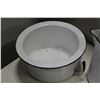 Image 3 : TWO PIECES OF ENAMEL WARE