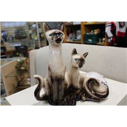 VINTAGE SIAMESE CAT LAMP
