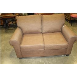 NEW HOME ELEGANCE MODDERN BROWN FABRIC PILLOW BACK LOVESEAT RETAIL $899