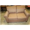 Image 1 : NEW HOME ELEGANCE MODDERN BROWN FABRIC PILLOW BACK LOVESEAT RETAIL $899