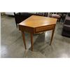 Image 1 : MAPLE CORNER DESK