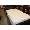Image 1 : SEALY POSTUREPEDIC SINGLE SIZE MATTRESS AND BOXSPRING