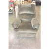 Image 1 : UPHOLSTERED RECLINER