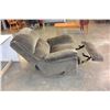 Image 3 : UPHOLSTERED RECLINER