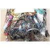 Image 2 : LARGE BAG OF JEWELLRY AND ROUGH STONES