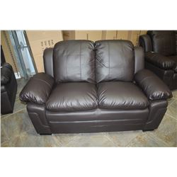 NEW BROWN LEATHER ASHLEY DESIGN LOVESEAT, CONTEMPORARY COMFORTABLE SEATING, RETAIL $949