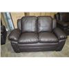 Image 1 : NEW BROWN LEATHER ASHLEY DESIGN LOVESEAT, CONTEMPORARY COMFORTABLE SEATING, RETAIL $949
