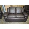 Image 1 : NEW BROWN LEATHER ASHLEY DESIGN LOVESEAT, CONTEMPORARY COMFORTABLE SEATING, RETAIL $949