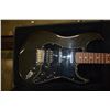 Image 3 : SQUIRE STRATOCASTER IN CASE