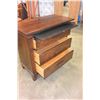 Image 3 : KINCAID 3 DRAWER NIGHTSTAND WITH POWER BAR