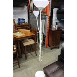 WHITE FLOOR LAMP WITH FLEXIBLE SPOTLIGHT