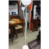 Image 1 : WHITE FLOOR LAMP WITH FLEXIBLE SPOTLIGHT
