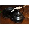 Image 2 : LODGE USA CAST IRON PAN AND TEAPOT