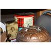 Image 3 : SHELF LOT OF VINTAGE METAL WARE