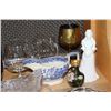Image 2 : SHELF LOT OF COLLECTIBLE CRYSTAL FIGURES AND POTTERY ETC