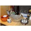 Image 4 : SHELF LOT OF COLLECTIBLE CRYSTAL FIGURES AND POTTERY ETC