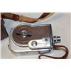Image 4 : BOX OF VINTAGE VIDEO CAMERAS