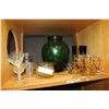 Image 1 : SHELF LOT OF VINTAGE COLORED GLASSWARE