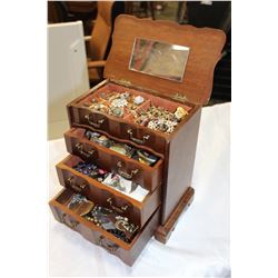 JEWELLRY BOX WITH CONTENTS
