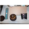 Image 4 : BOX OF VINTAGE PURSES AND VANITY ITEMS