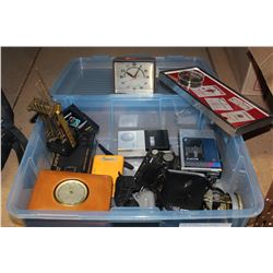 TOTE OF VINTAGE RADIOS AND CLOCKS