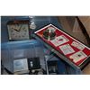 Image 3 : TOTE OF VINTAGE RADIOS AND CLOCKS