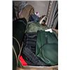 Image 1 : BOX OF PURSES AND BOX OF CHRISTMAS DECOR
