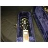 Image 2 : GUILD LES PAUL STYLE ELECTRIC GUITAR WITH P-90 STYLE PICKUPS AND HARD SHELL CASE