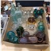 Image 1 : BOX LOT ANTIQUE & COLLECTIBLE GLASS BOTTLES & COLOURED INSULATORS