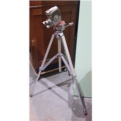 VINTAGE KEYSTONE 8MM MOVIE CAMERA & TRIPOD