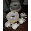 Image 1 : JOHN DEERE DISH SET