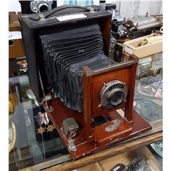 ANTIQUE WOOD BELLOWS CAMERA