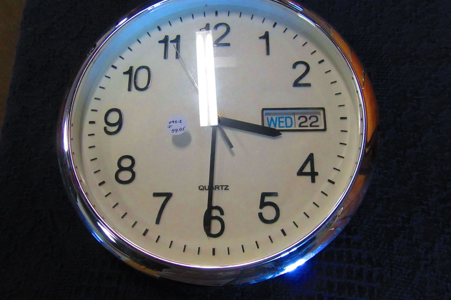 NEW ROUND FRAMED WALL CLOCK WITH DATE