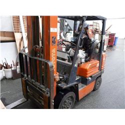 TOYOTA 5FGC25 5000 LB 3-STAGE PROPANE FORKLIFT WITH SIDE SHIFT