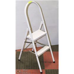 FOLDING 2 STEP STOOL