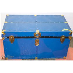 VINTAGE STEAMER TRUNK 35X19X19.5