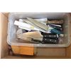 Image 2 : BOX OF KNIVES IN CUTTING BLOCK