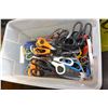 Image 1 : SMALL TOTE OF SCISSORS